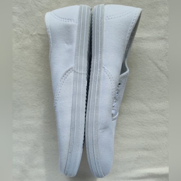 White Cotton Canvas Sneaker Shoes Women's Size 7 - Picture 2 of 6